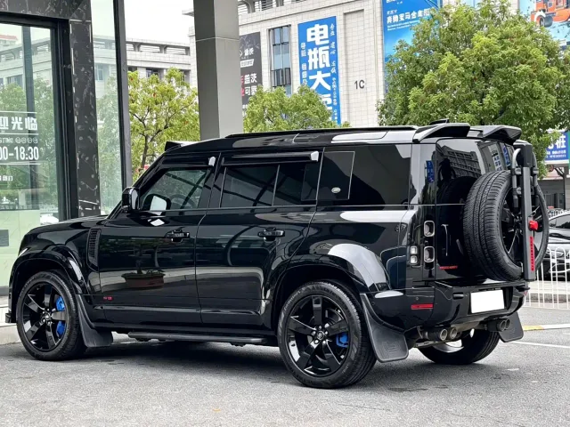 Land Rover Defender — Фото автомобиля 7