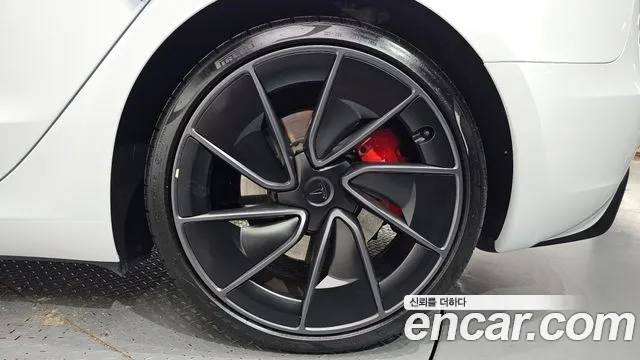 Tesla Model 3 — Фото автомобиля 20