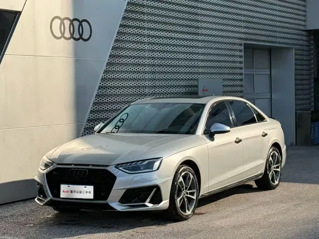 Фотография автомобиля — Audi A4L