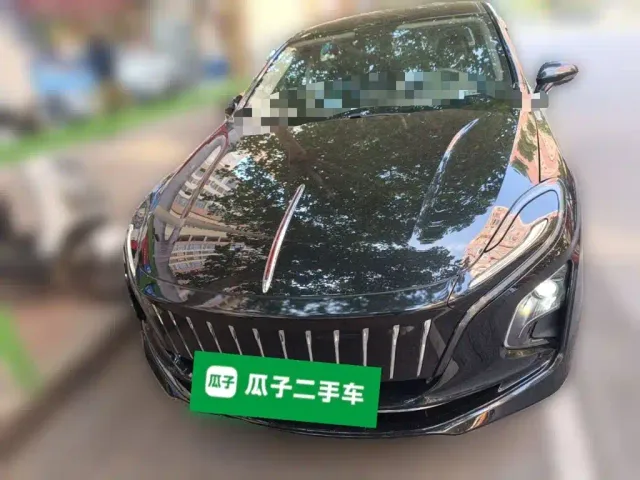 Hongqi E-QM5 — Фото автомобиля 24