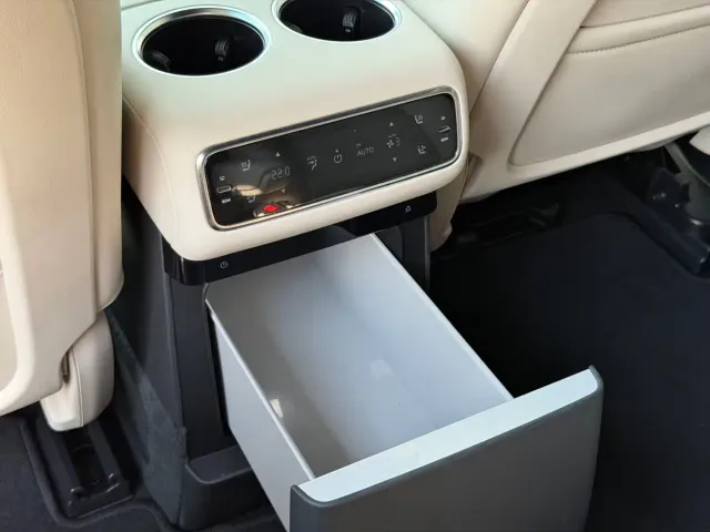 Li Auto L8 — Фото автомобиля 14