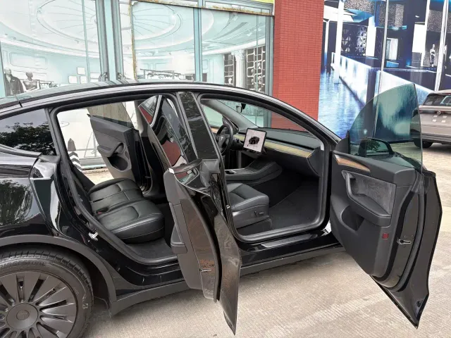 Tesla Model Y — Фото автомобиля 13