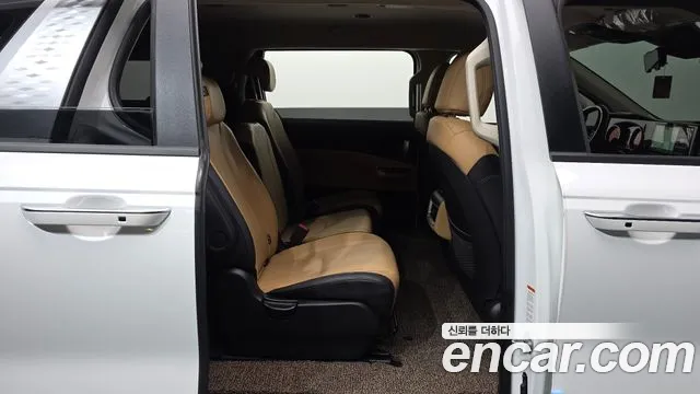 Kia Canival Carnival 4 поколение Бензин 11 мест Prestige — Фото автомобиля 12