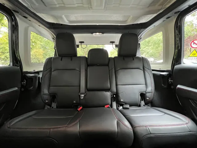 Jeep Wrangler — Фото автомобиля 12