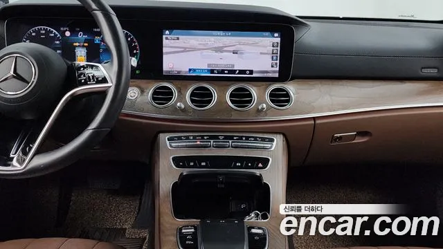 Mercedes-Benz E-Class — Фото автомобиля 14