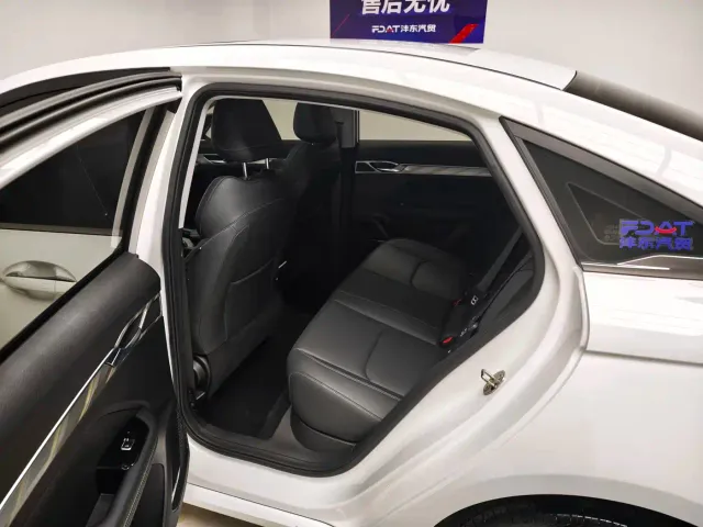 Geely Emgrand L — Фото автомобиля 17