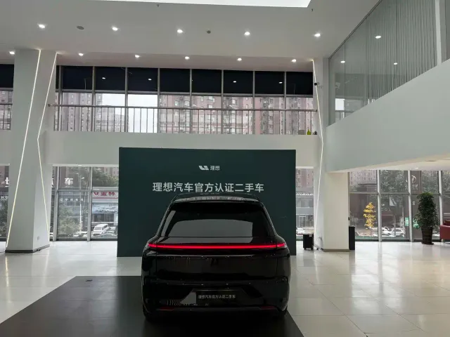 Li Auto L8 — Фото автомобиля 2
