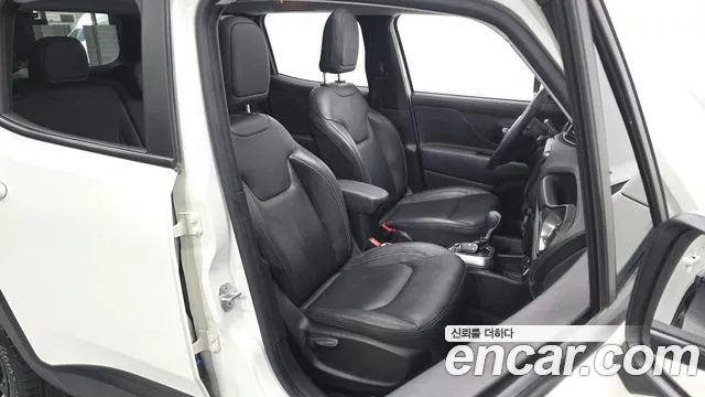 Jeep Renegade — Фото автомобиля 23