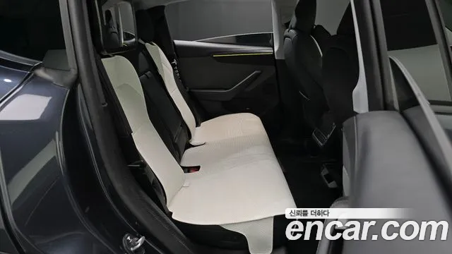Tesla Model Y — Фото автомобиля 11