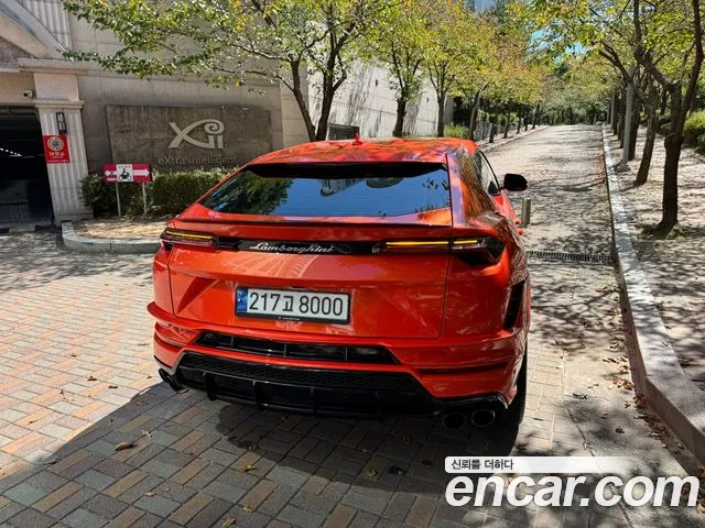 Lamborghini Urus — Фото автомобиля 3