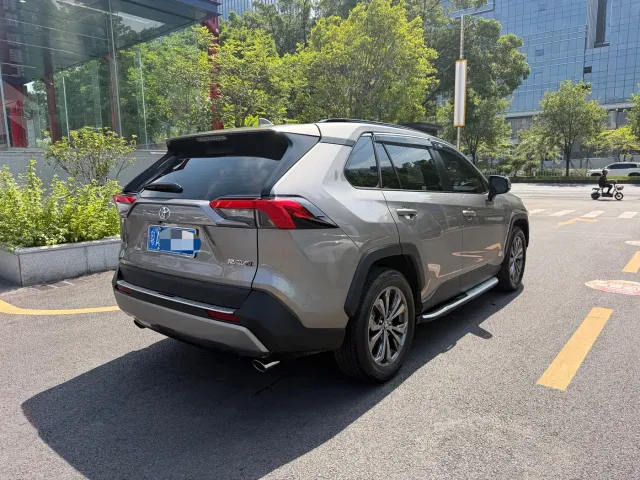 Toyota RAV4 — Фото автомобиля 5