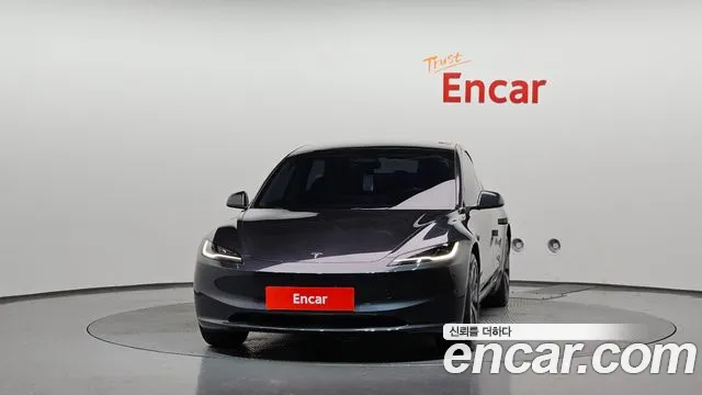 Tesla Model 3 — Фото автомобиля 3