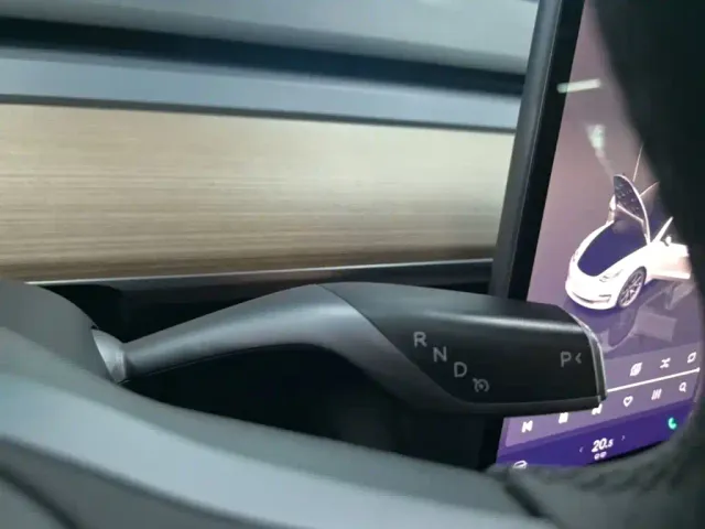 Tesla Model 3 — Фото автомобиля 13