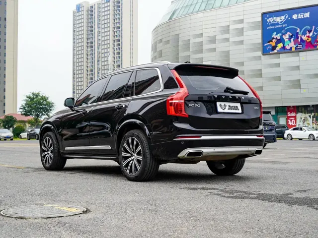 Volvo XC90 — Фото автомобиля 4