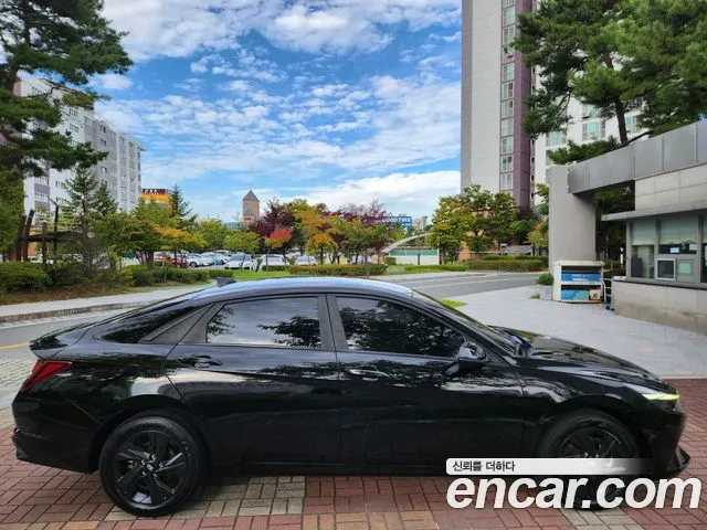 Hyundai Avante CN7 — Фото автомобиля 4