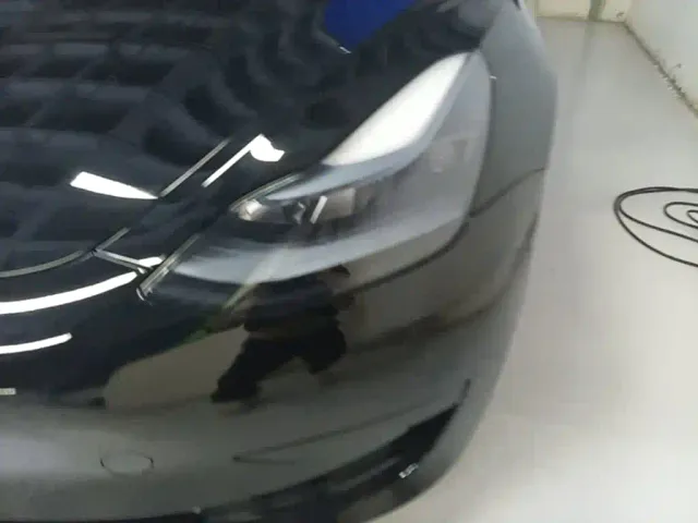 Tesla Model 3 — Фото автомобиля 23