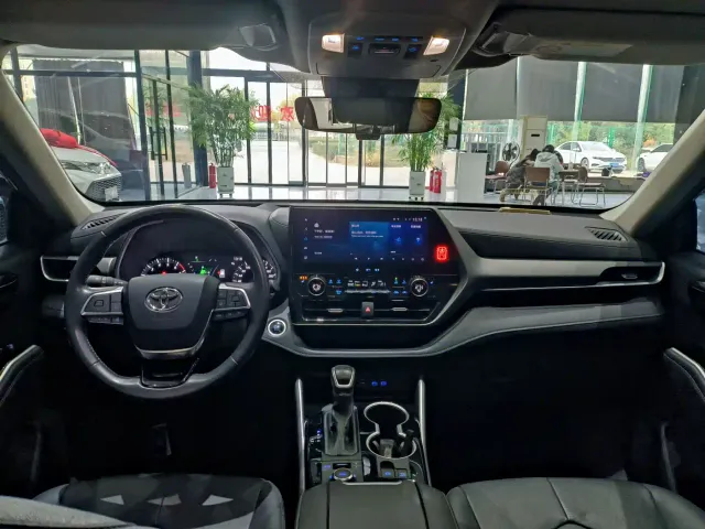 Toyota Highlander — Фото автомобиля 5