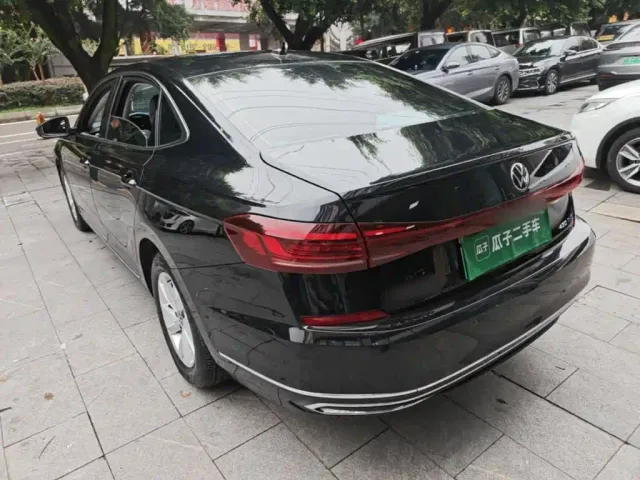 Volkswagen Passat — Фото автомобиля 4