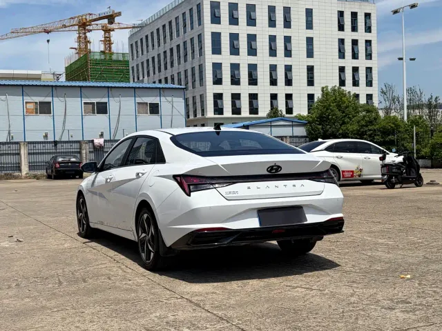 Hyundai Elantra — Фото автомобиля 6