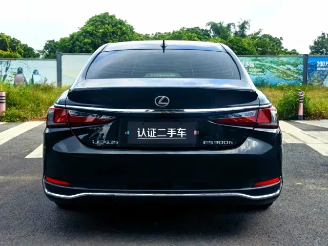 Lexus ES — Фото автомобиля 6