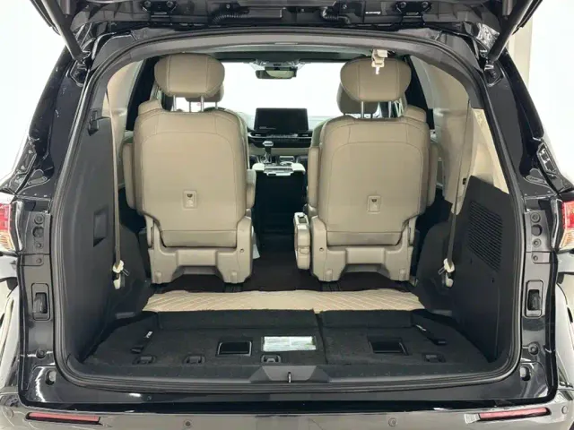 Toyota Sienna — Фото автомобиля 19