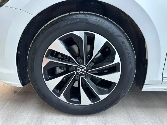 Volkswagen Passat — Фото автомобиля 22