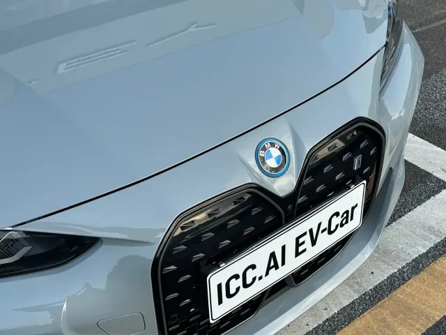 BMW i4 — Фото автомобиля 12