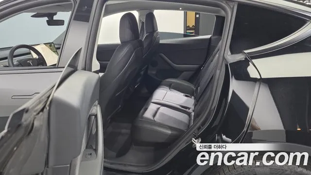 Tesla Model Y — Фото автомобиля 11