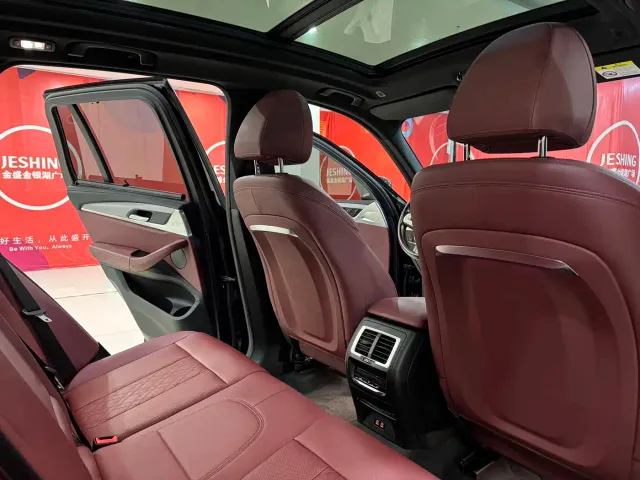 BMW iX3 — Фото автомобиля 6