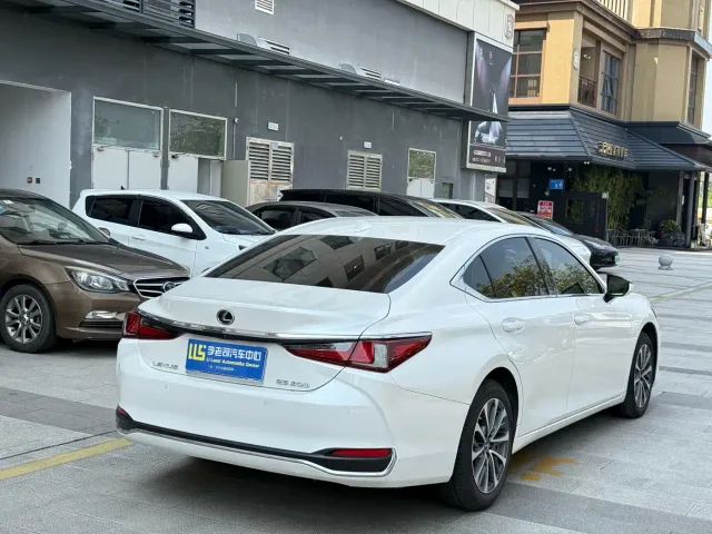 Lexus ES — Фото автомобиля 6