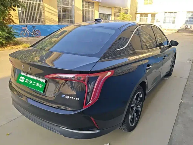 Hongqi E-QM5 — Фото автомобиля 4