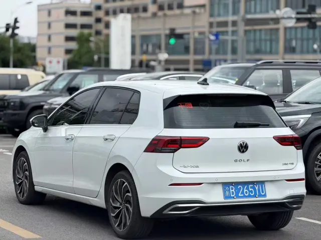 Volkswagen Golf — Фото автомобиля 2