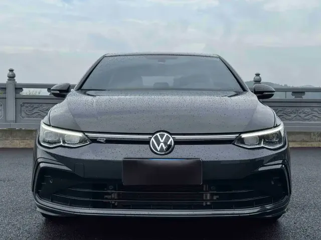 Volkswagen Golf — Фото автомобиля 2