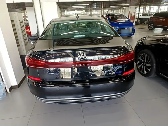 Volkswagen Passat — Фото автомобиля 5