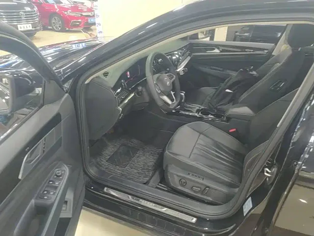 Volkswagen Passat — Фото автомобиля 15