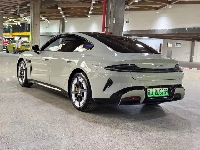 Xiaomi SU7 — Фото автомобиля 10