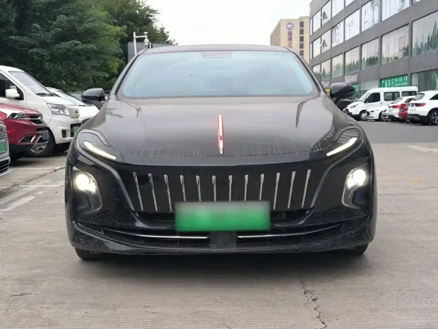 Hongqi E-QM5 — Фото автомобиля 24