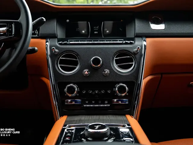 Rolls-Royce Cullinan — Фото автомобиля 17