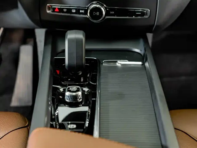 Volvo XC60 — Фото автомобиля 14