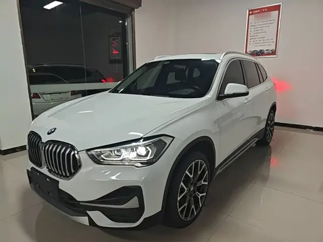 Фотография автомобиля — BMW X1