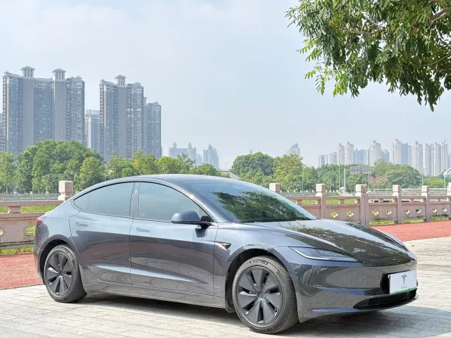 Tesla Model 3 — Фото автомобиля 3
