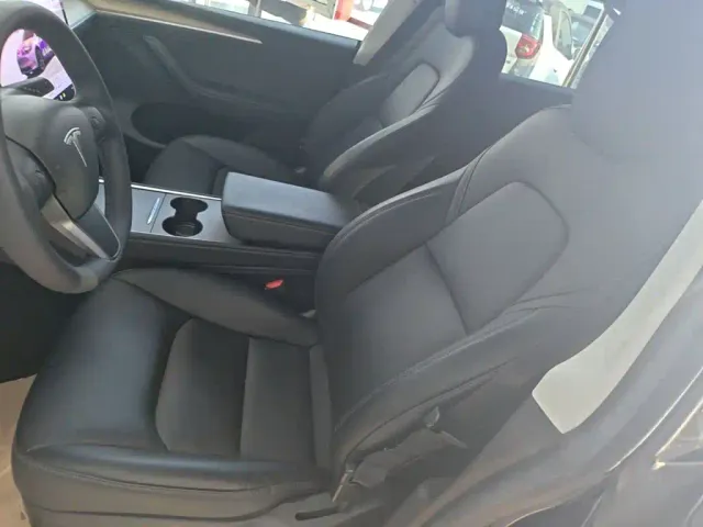 Tesla Model Y — Фото автомобиля 14