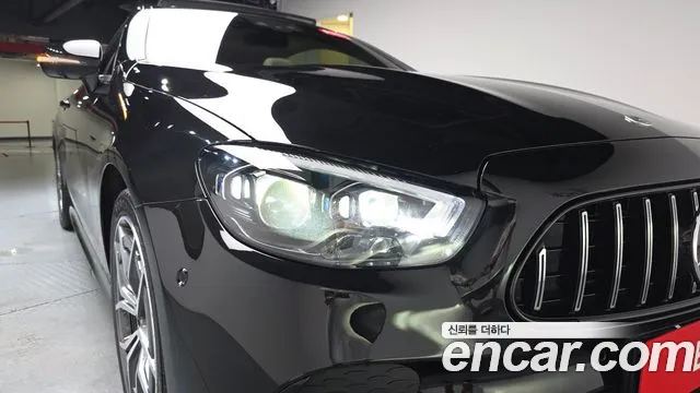 Mercedes-Benz E-Class — Фото автомобиля 20