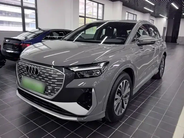 Фотография автомобиля — Audi Q4 e-tron