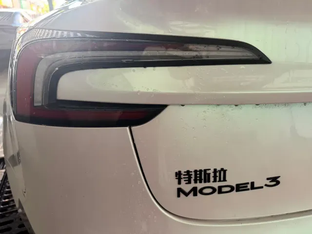 Tesla Model 3 — Фото автомобиля 6