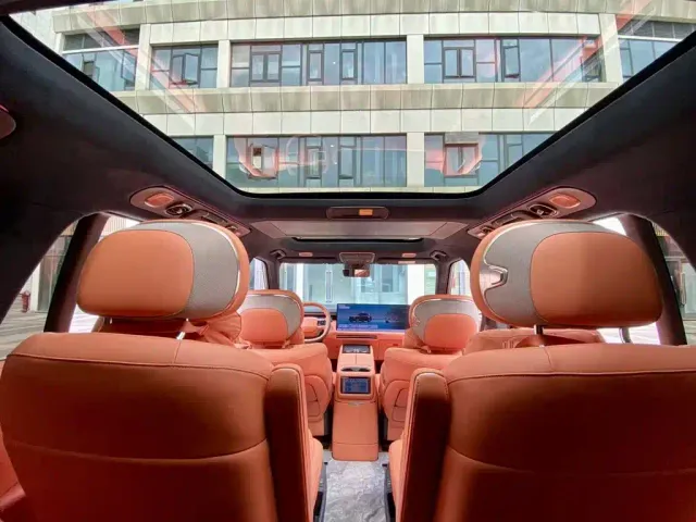 Lynk & Co 900 — Фото автомобиля 13