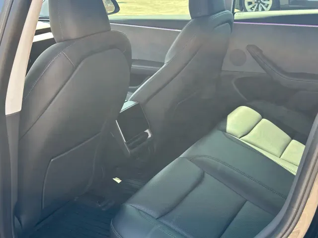 Tesla Model 3 — Фото автомобиля 9