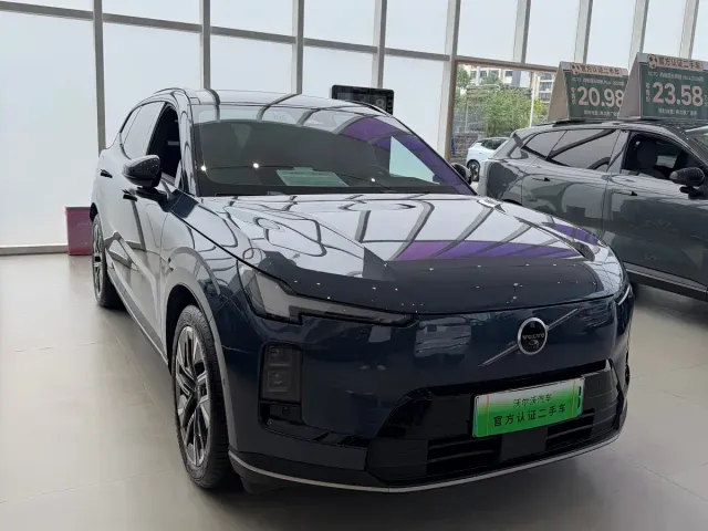 Volvo XC70 Plug-in Hybrid — Фото автомобиля 4