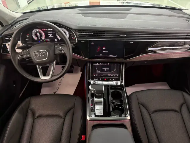 Audi Q7 — Фото автомобиля 6
