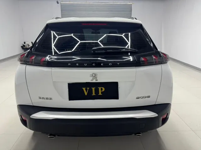 Peugeot 2008 — Фото автомобиля 5